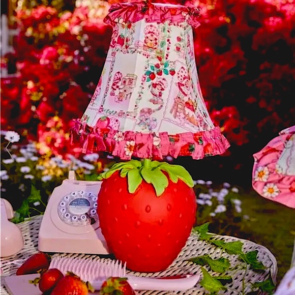 Dolls kill retro 80s STRAWBERRY SHORTCAKE limited edition sold out lamps - Picture 2 of 9